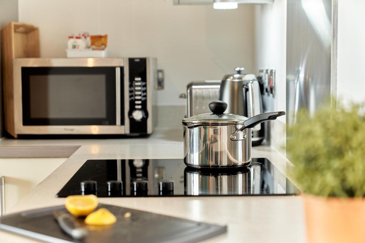Shortstaymk Vizion Apartments, With Free Superfast Wi-Fi, Parking, Sky Sports And Movies Milton Keynes Exteriör bild