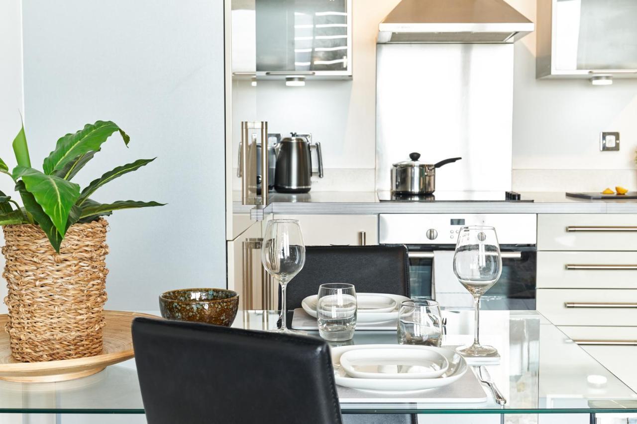 Shortstaymk Vizion Apartments, With Free Superfast Wi-Fi, Parking, Sky Sports And Movies Milton Keynes Exteriör bild