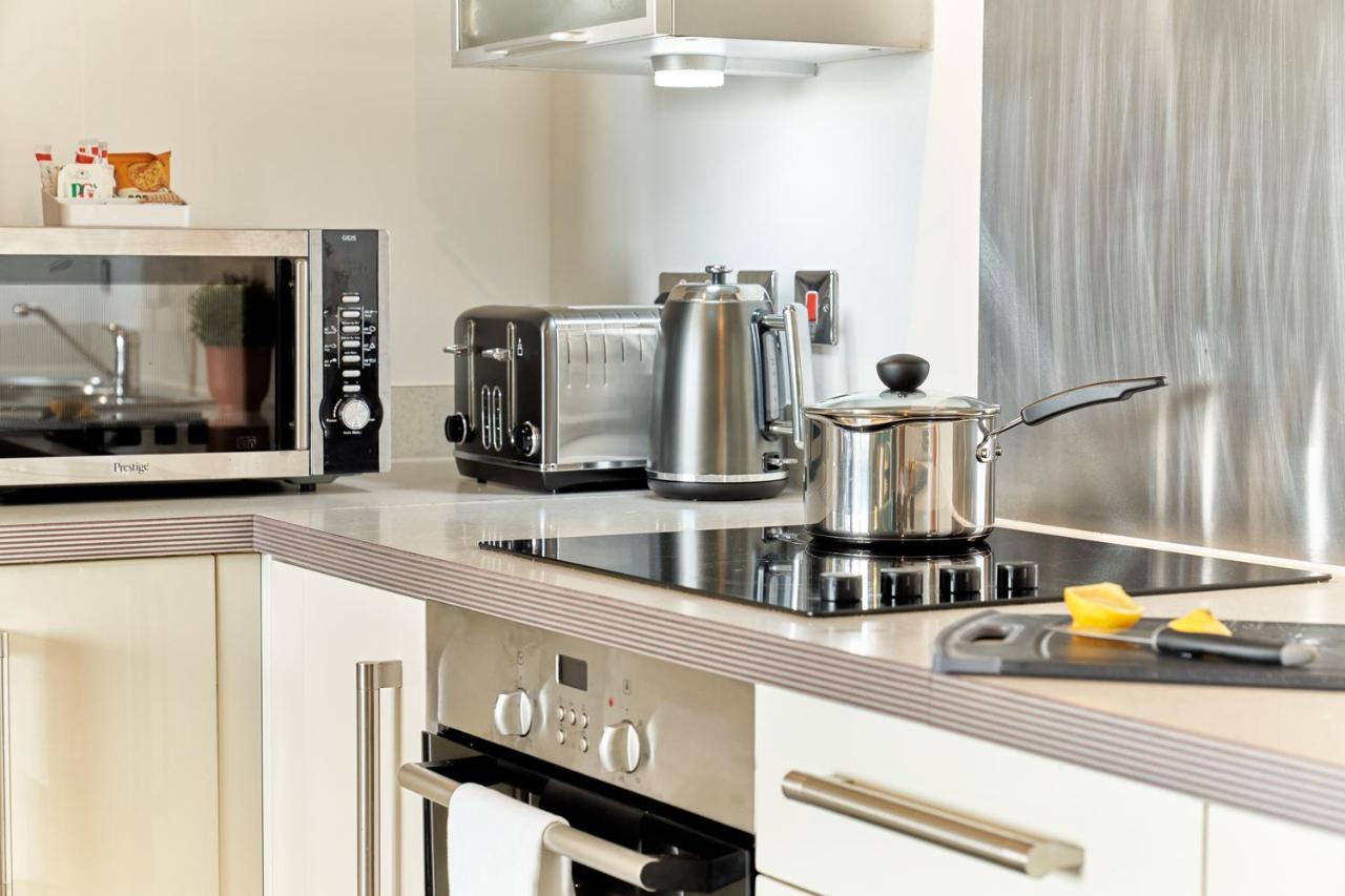 Shortstaymk Vizion Apartments, With Free Superfast Wi-Fi, Parking, Sky Sports And Movies Milton Keynes Exteriör bild