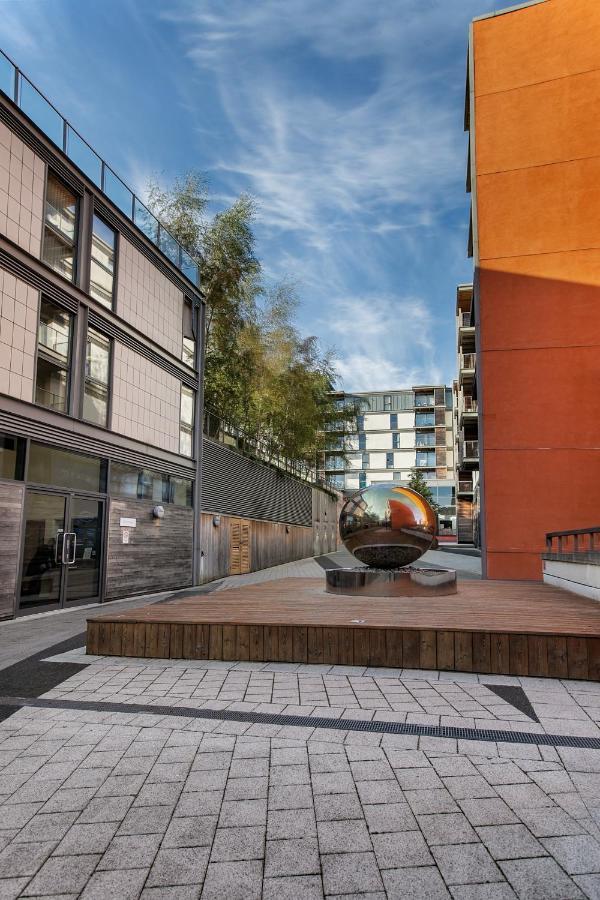 Shortstaymk Vizion Apartments, With Free Superfast Wi-Fi, Parking, Sky Sports And Movies Milton Keynes Exteriör bild