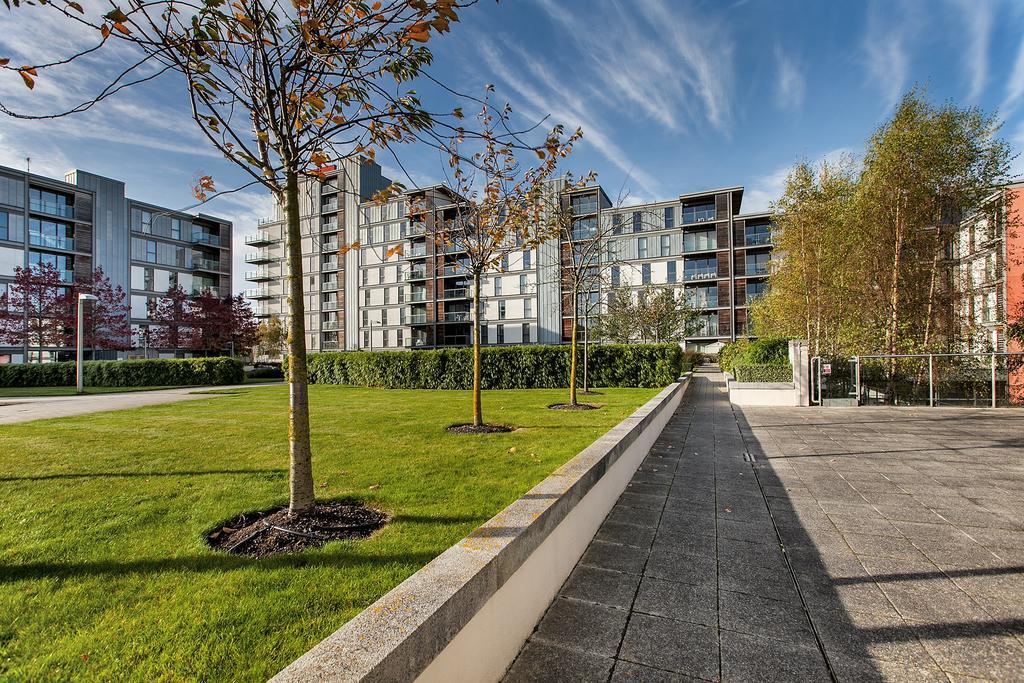 Shortstaymk Vizion Apartments, With Free Superfast Wi-Fi, Parking, Sky Sports And Movies Milton Keynes Exteriör bild