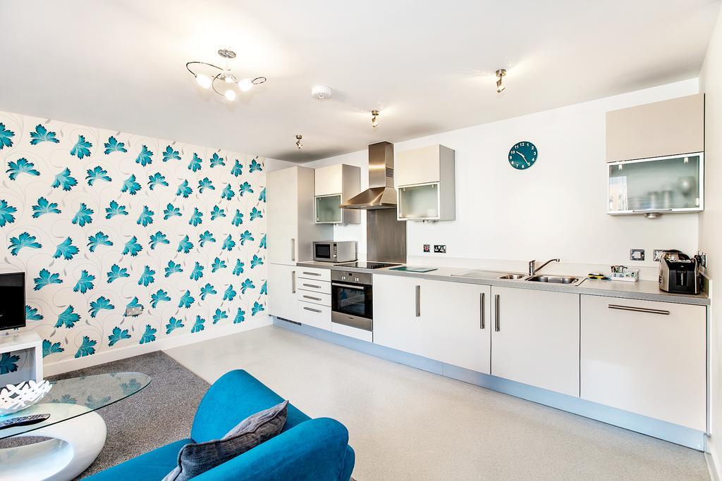 Shortstaymk Vizion Apartments, With Free Superfast Wi-Fi, Parking, Sky Sports And Movies Milton Keynes Rum bild