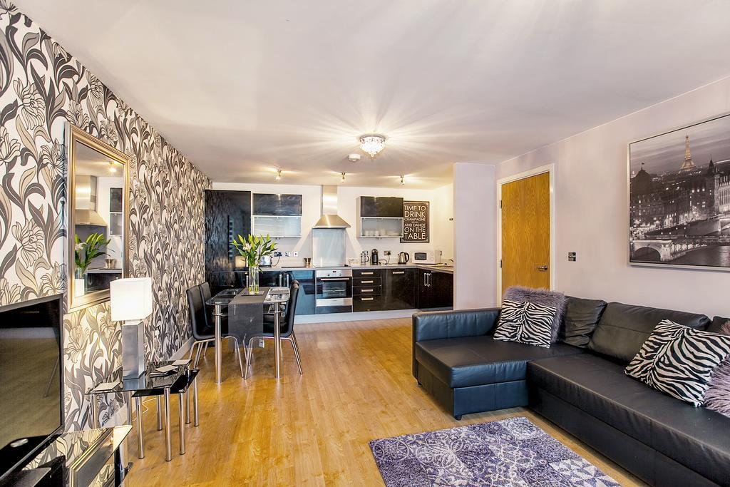 Shortstaymk Vizion Apartments, With Free Superfast Wi-Fi, Parking, Sky Sports And Movies Milton Keynes Rum bild