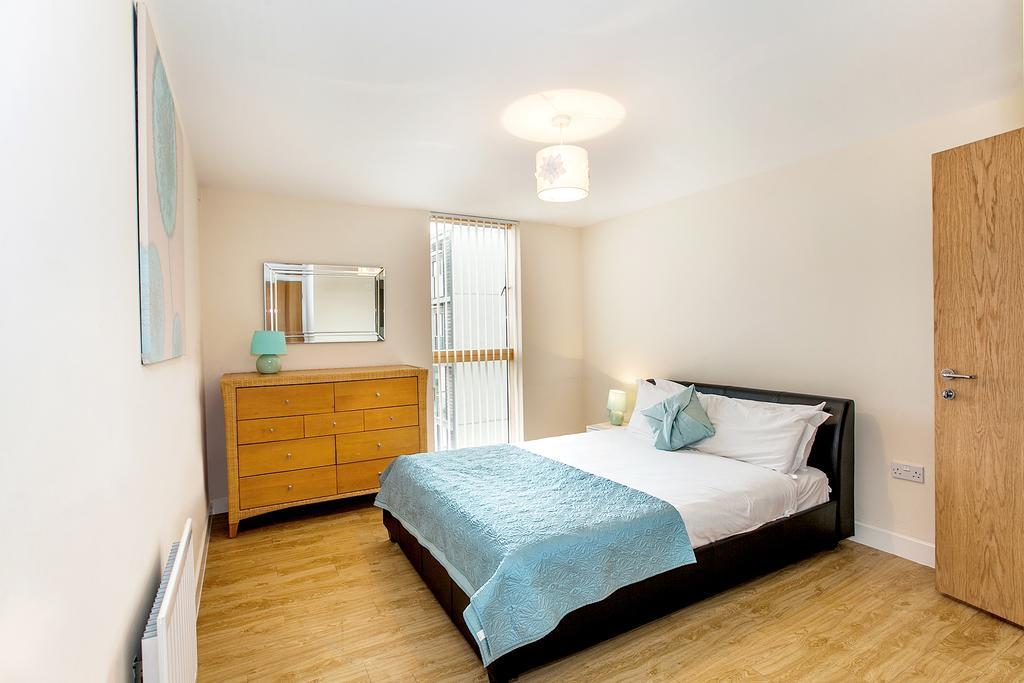 Shortstaymk Vizion Apartments, With Free Superfast Wi-Fi, Parking, Sky Sports And Movies Milton Keynes Rum bild