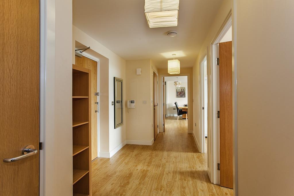 Shortstaymk Vizion Apartments, With Free Superfast Wi-Fi, Parking, Sky Sports And Movies Milton Keynes Rum bild
