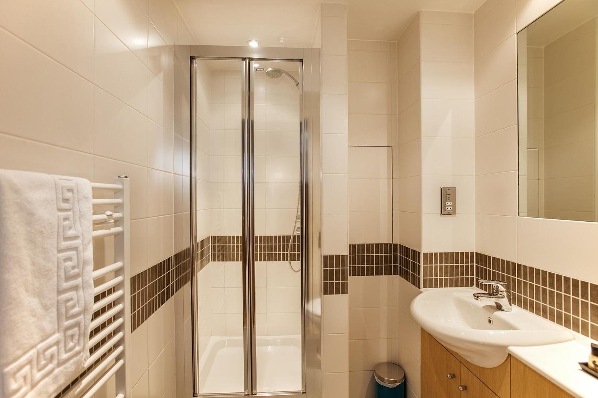 Shortstaymk Vizion Apartments, With Free Superfast Wi-Fi, Parking, Sky Sports And Movies Milton Keynes Rum bild