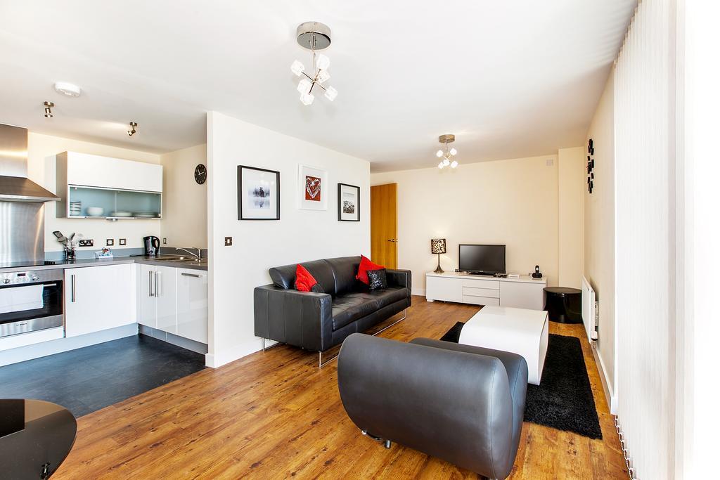 Shortstaymk Vizion Apartments, With Free Superfast Wi-Fi, Parking, Sky Sports And Movies Milton Keynes Exteriör bild