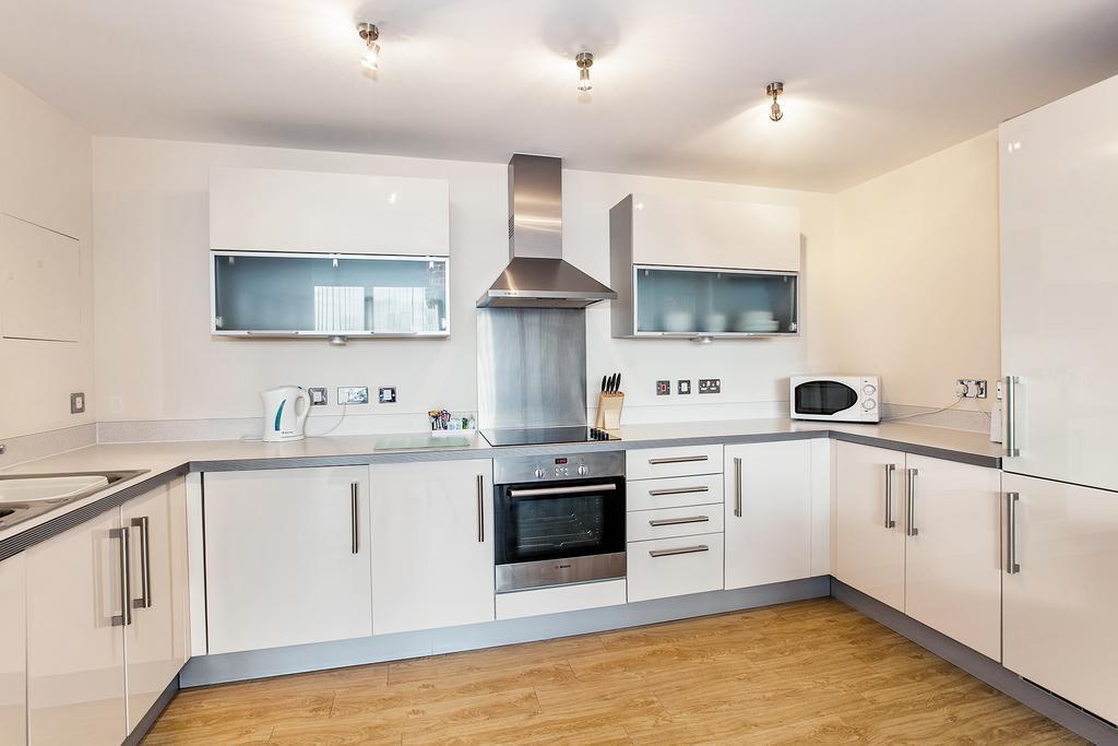 Shortstaymk Vizion Apartments, With Free Superfast Wi-Fi, Parking, Sky Sports And Movies Milton Keynes Exteriör bild