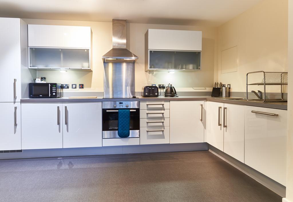 Shortstaymk Vizion Apartments, With Free Superfast Wi-Fi, Parking, Sky Sports And Movies Milton Keynes Exteriör bild