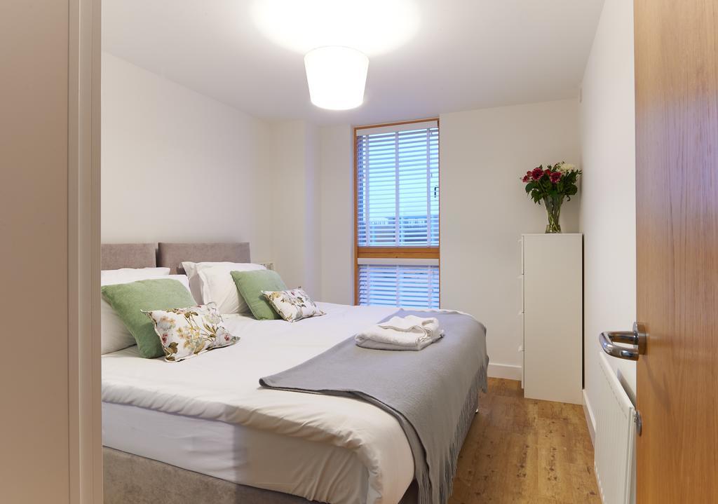 Shortstaymk Vizion Apartments, With Free Superfast Wi-Fi, Parking, Sky Sports And Movies Milton Keynes Exteriör bild
