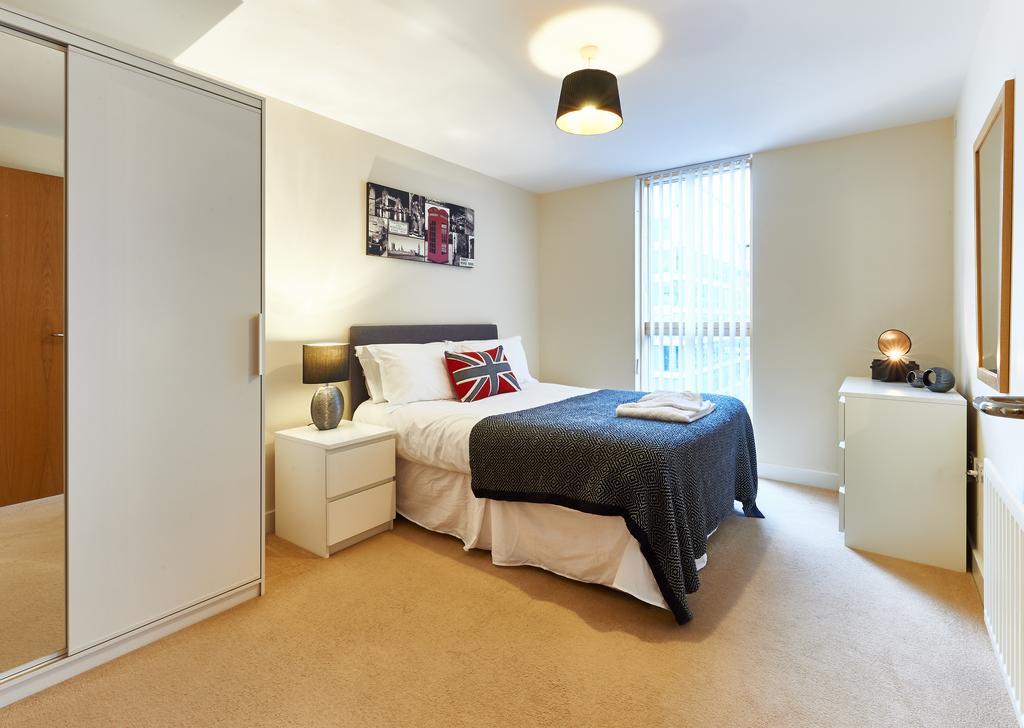 Shortstaymk Vizion Apartments, With Free Superfast Wi-Fi, Parking, Sky Sports And Movies Milton Keynes Exteriör bild