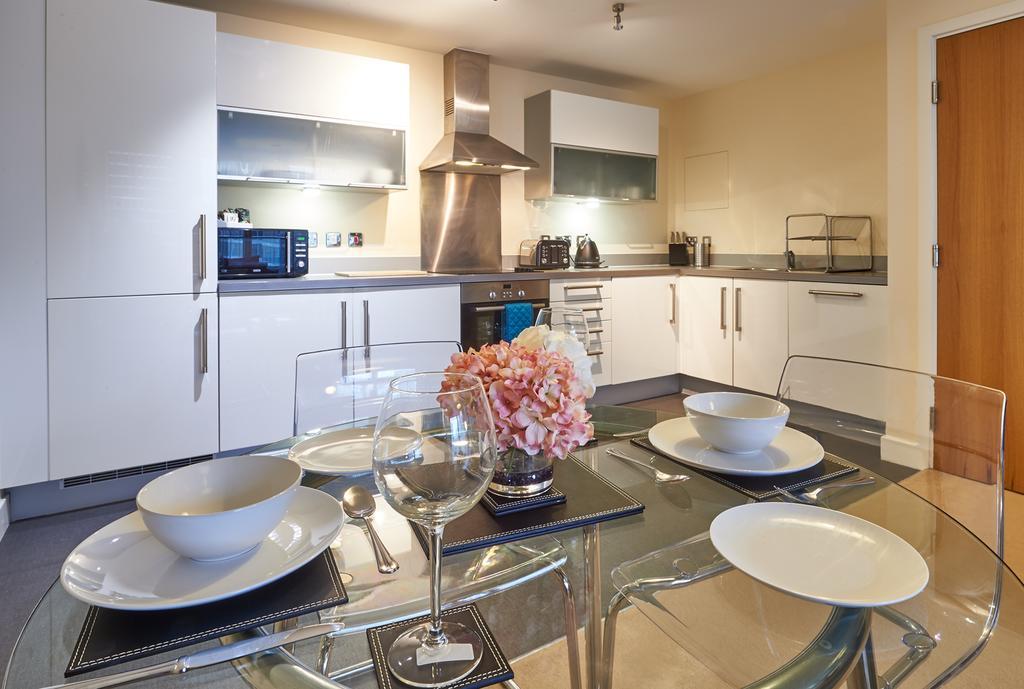 Shortstaymk Vizion Apartments, With Free Superfast Wi-Fi, Parking, Sky Sports And Movies Milton Keynes Exteriör bild