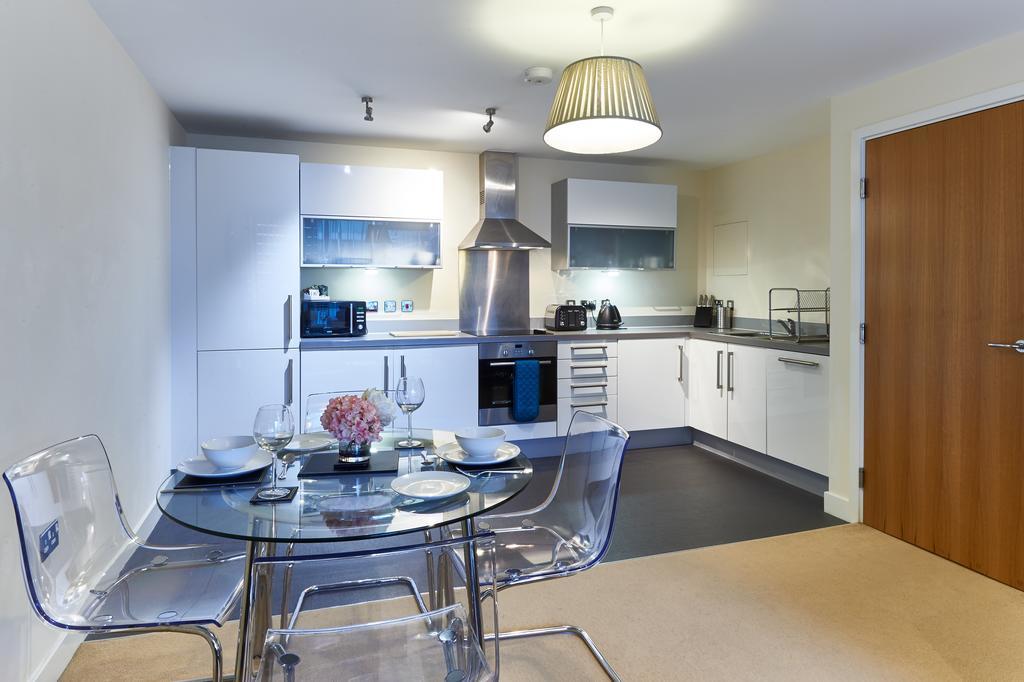 Shortstaymk Vizion Apartments, With Free Superfast Wi-Fi, Parking, Sky Sports And Movies Milton Keynes Exteriör bild