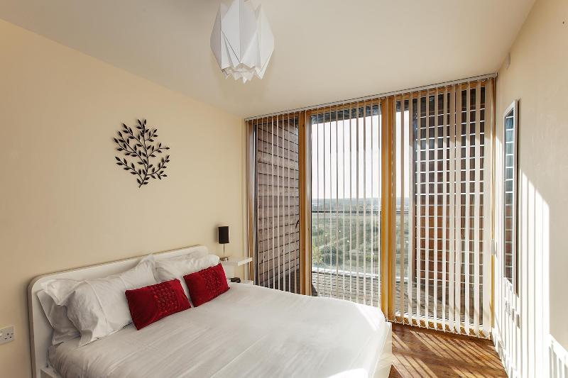Shortstaymk Vizion Apartments, With Free Superfast Wi-Fi, Parking, Sky Sports And Movies Milton Keynes Exteriör bild
